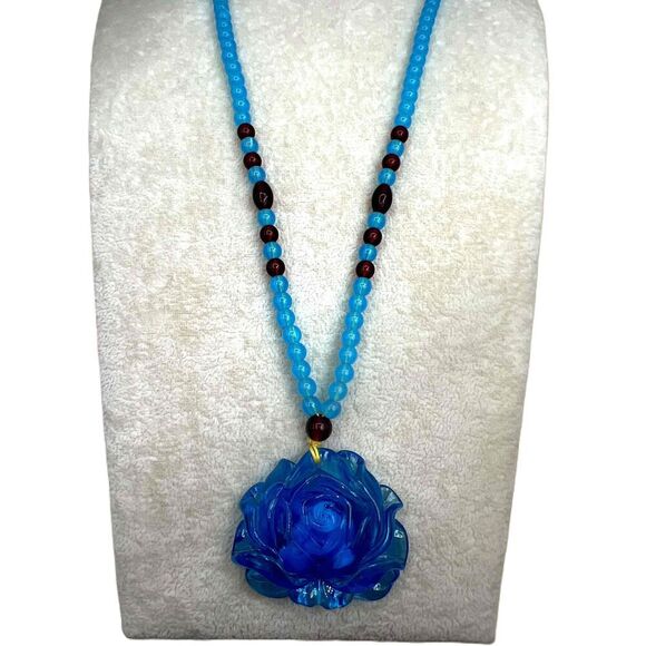 NEW Acrylic Blue Beaded Floral Pendant Necklace - Picture 2 of 12